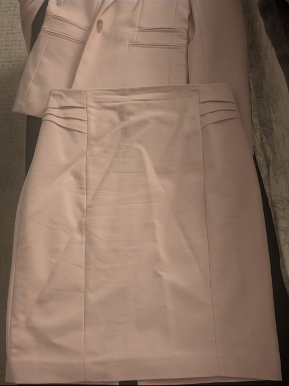 Express Women's Light Pink Blazer and Pencil Skirt Suit Size 4 - Picture 2 of 3